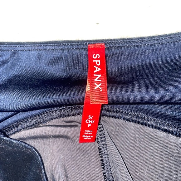 Spanx Black Velvet Leggings Size Small - Picture 5 of 9